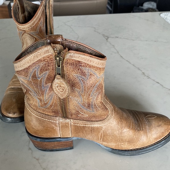 Western style ankle boots. - Picture 2 of 7